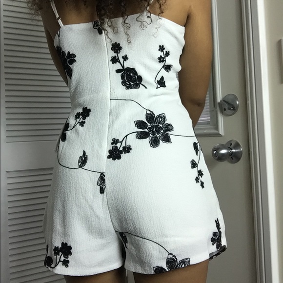 Fashion Nova Romper Floral Print - Picture 2 of 2
